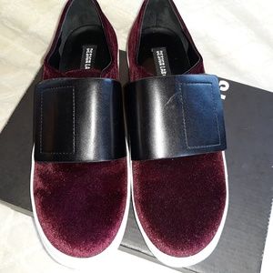 Desing Lab Lord & Taylor Sari Velvet Sneakers.